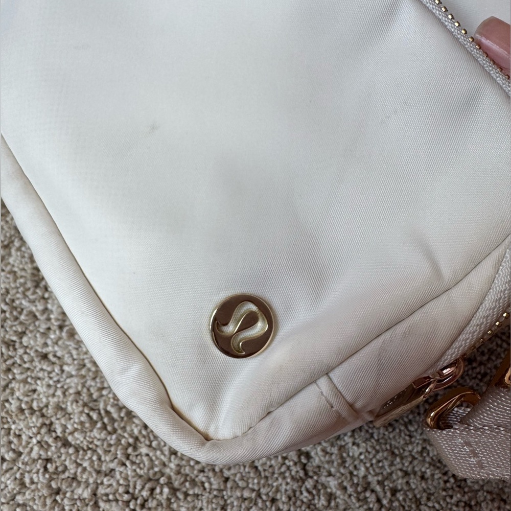 Bag Lot - Picture 11 of 15